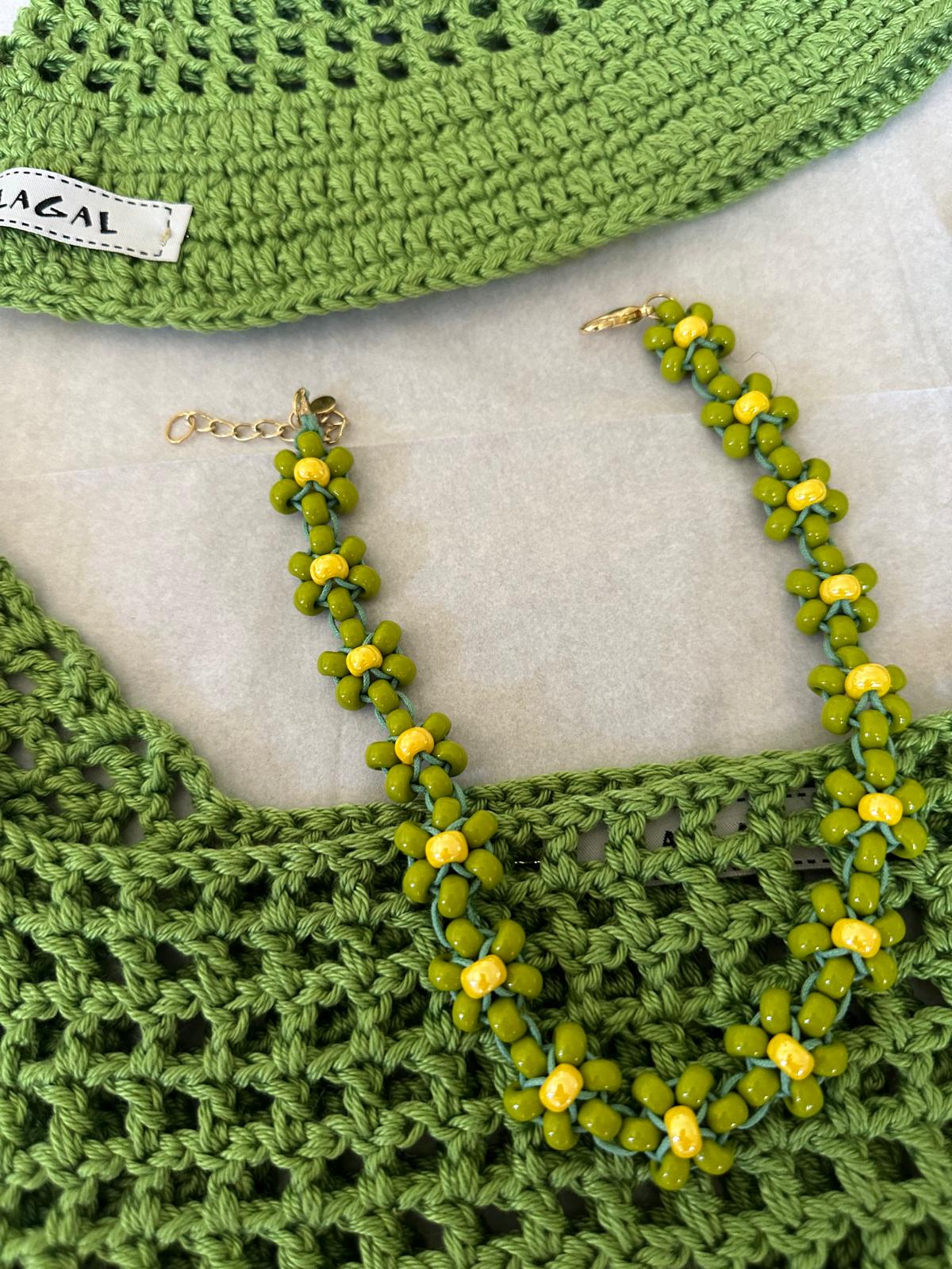 Collana Blossom fatta a mano con perline di vetro di Boemia