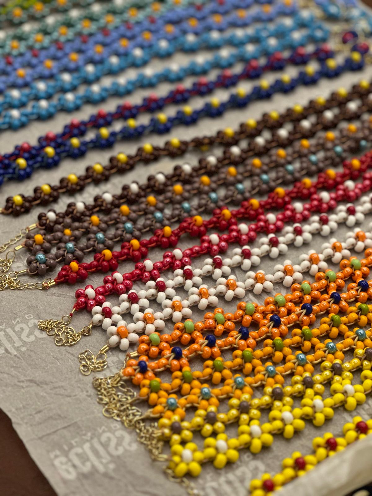 Collana Blossom fatta a mano con perline di vetro di Boemia