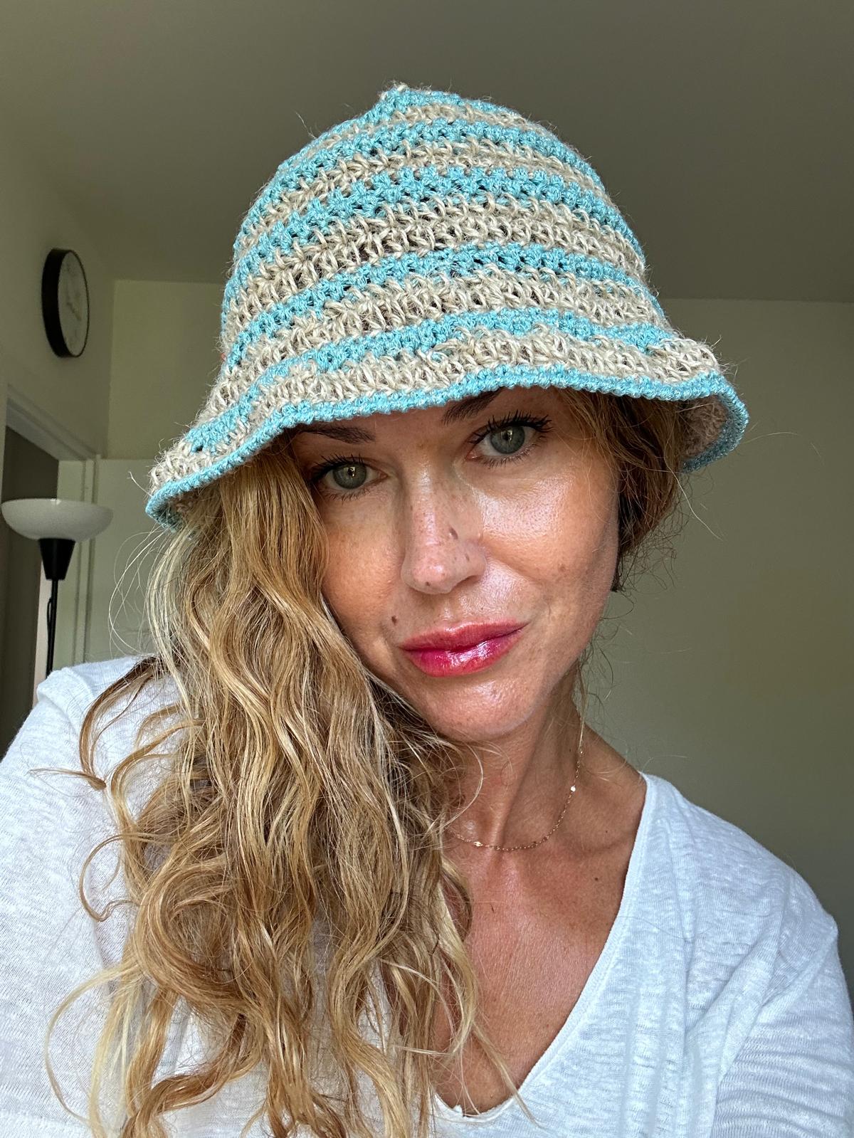 Cappello Laura fatto all'uncinetto in Juta, cotone e lurex
