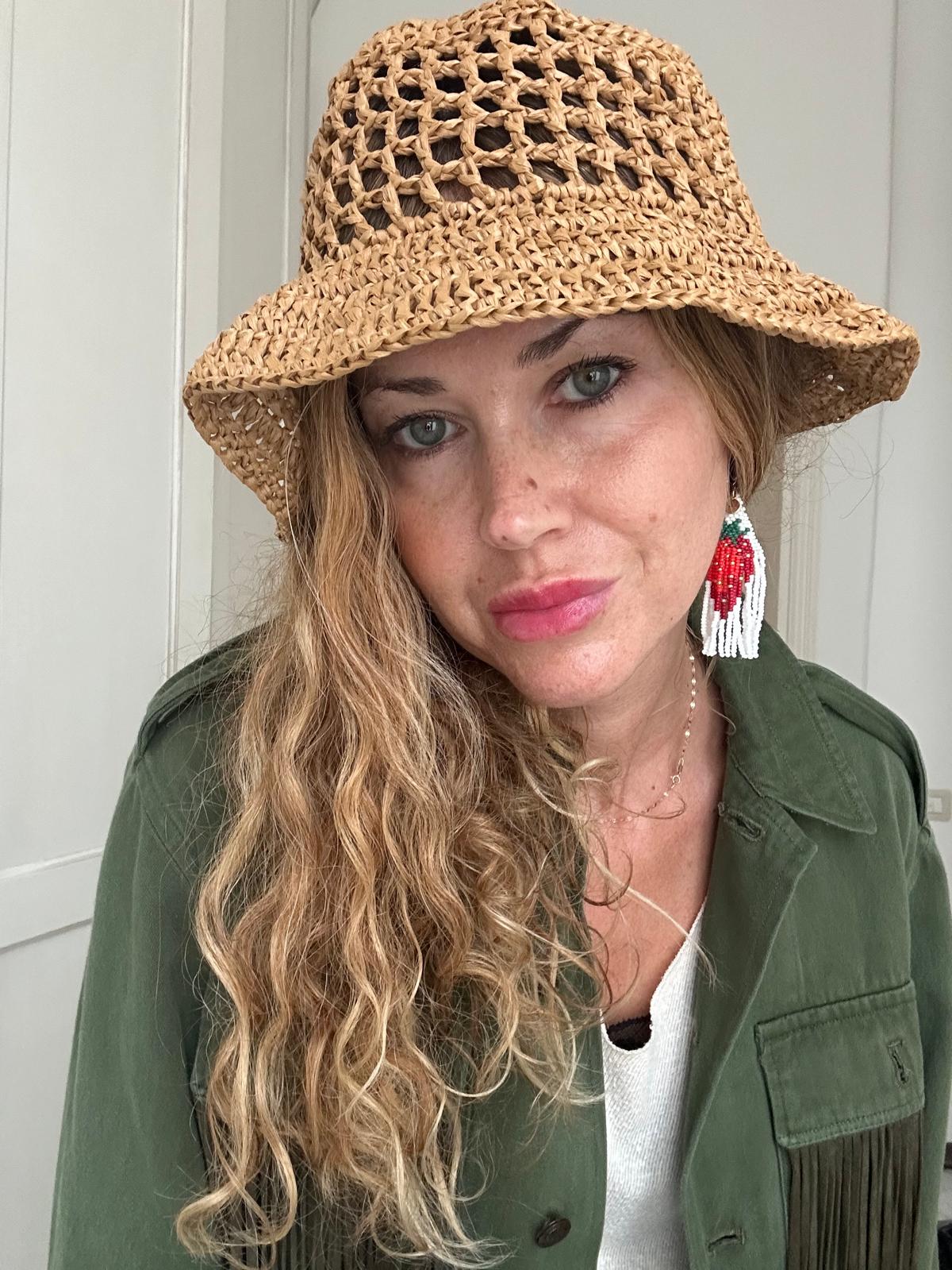 Cappello Milly fatto all'uncinetto in rafia