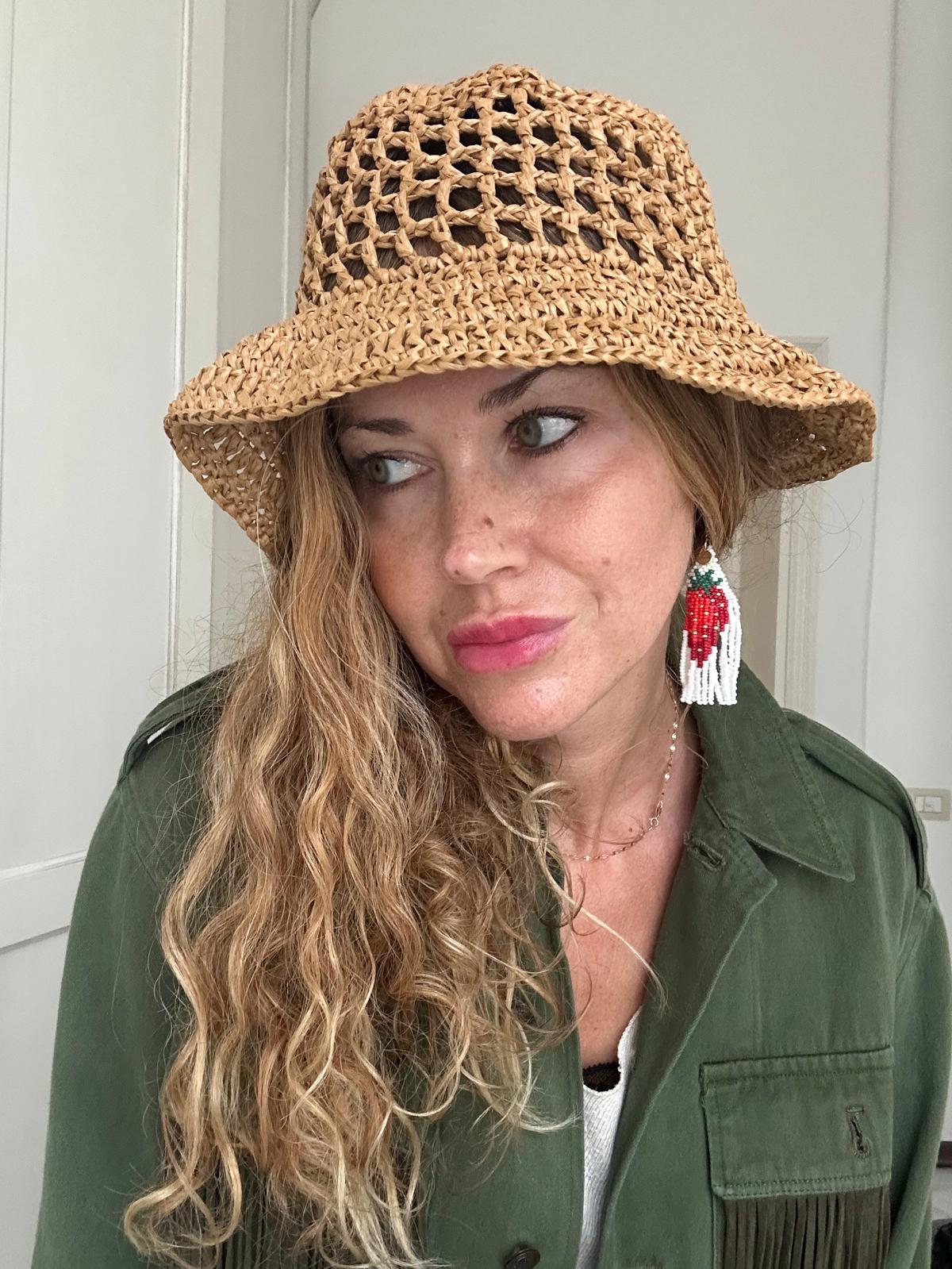 Cappello Milly fatto all'uncinetto in rafia