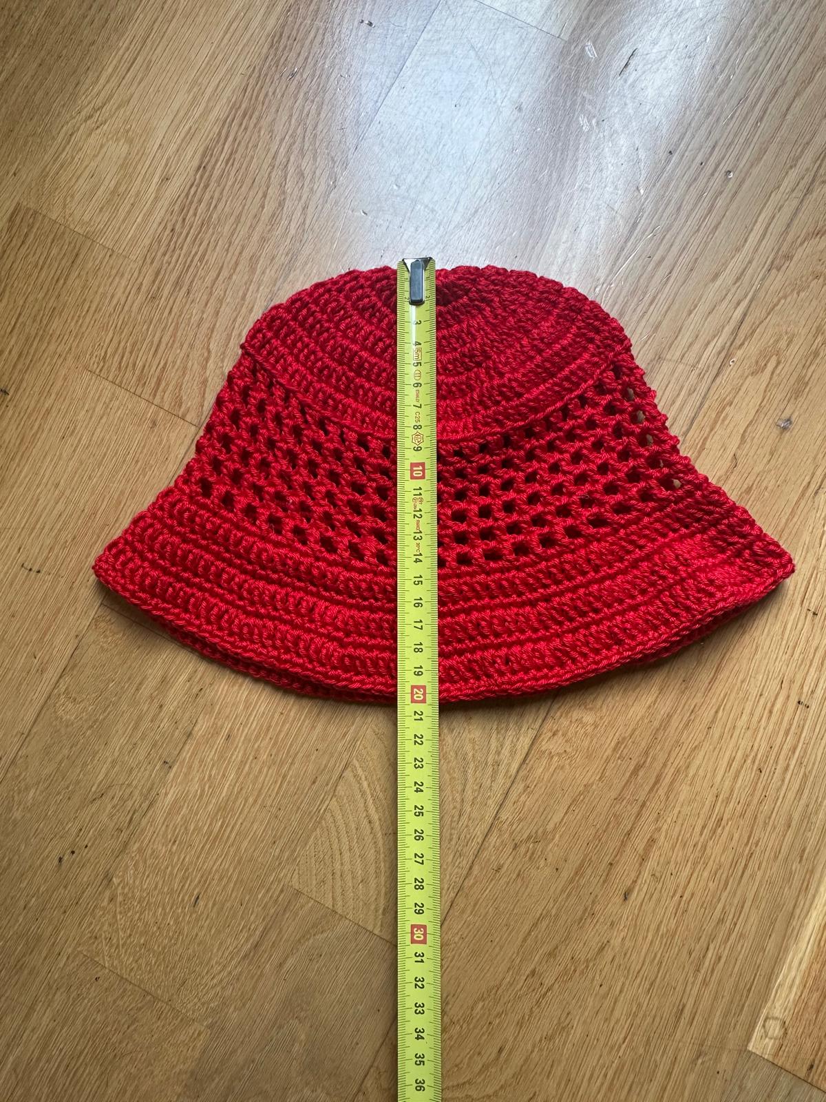 Cappello Milly fatto all'uncinetto in puro cotone