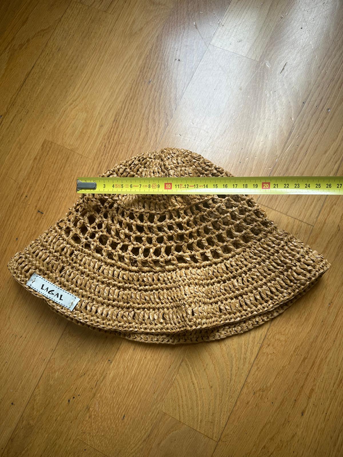 Cappello Milly fatto all'uncinetto in rafia