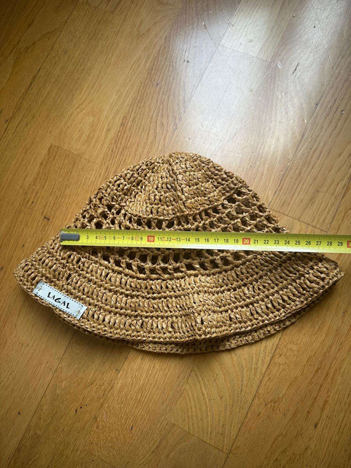 Cappello Milly fatto all'uncinetto in rafia