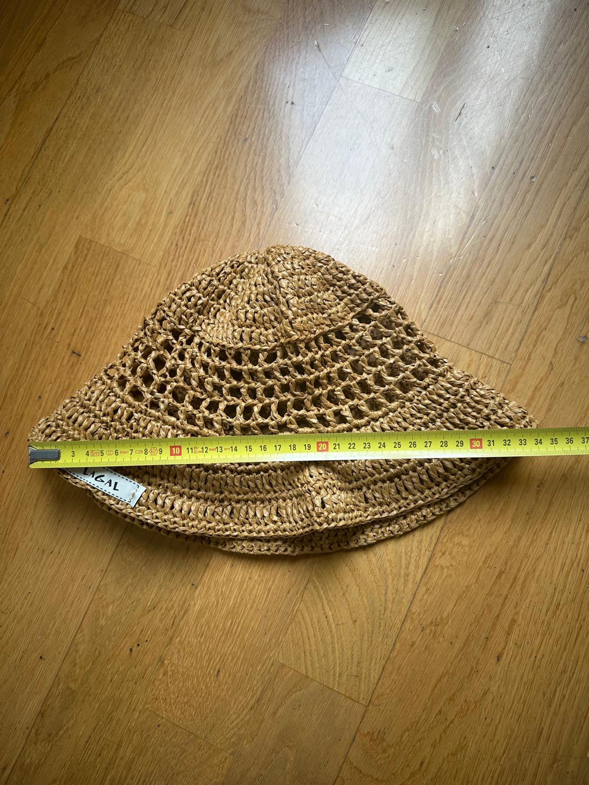 Cappello Milly fatto all'uncinetto in rafia