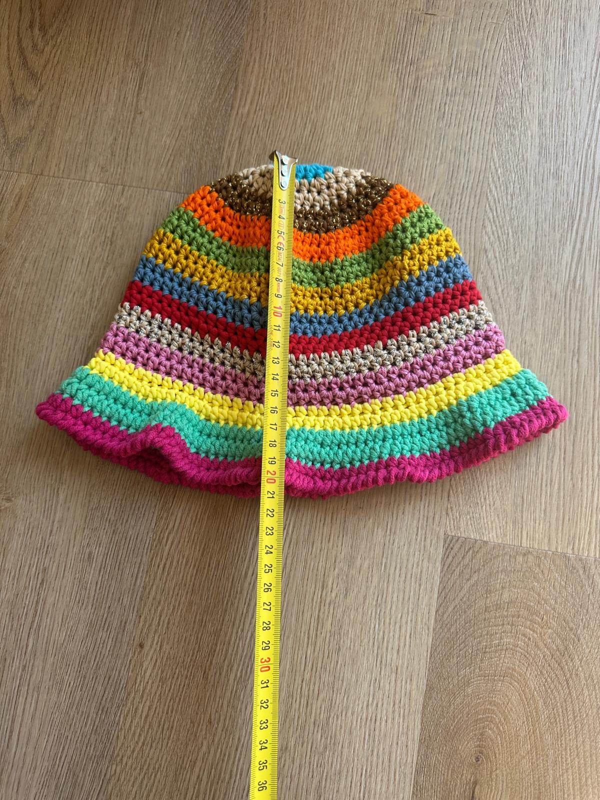 Cappello Mergellina fatto all'uncinetto in cotone colorato a righe