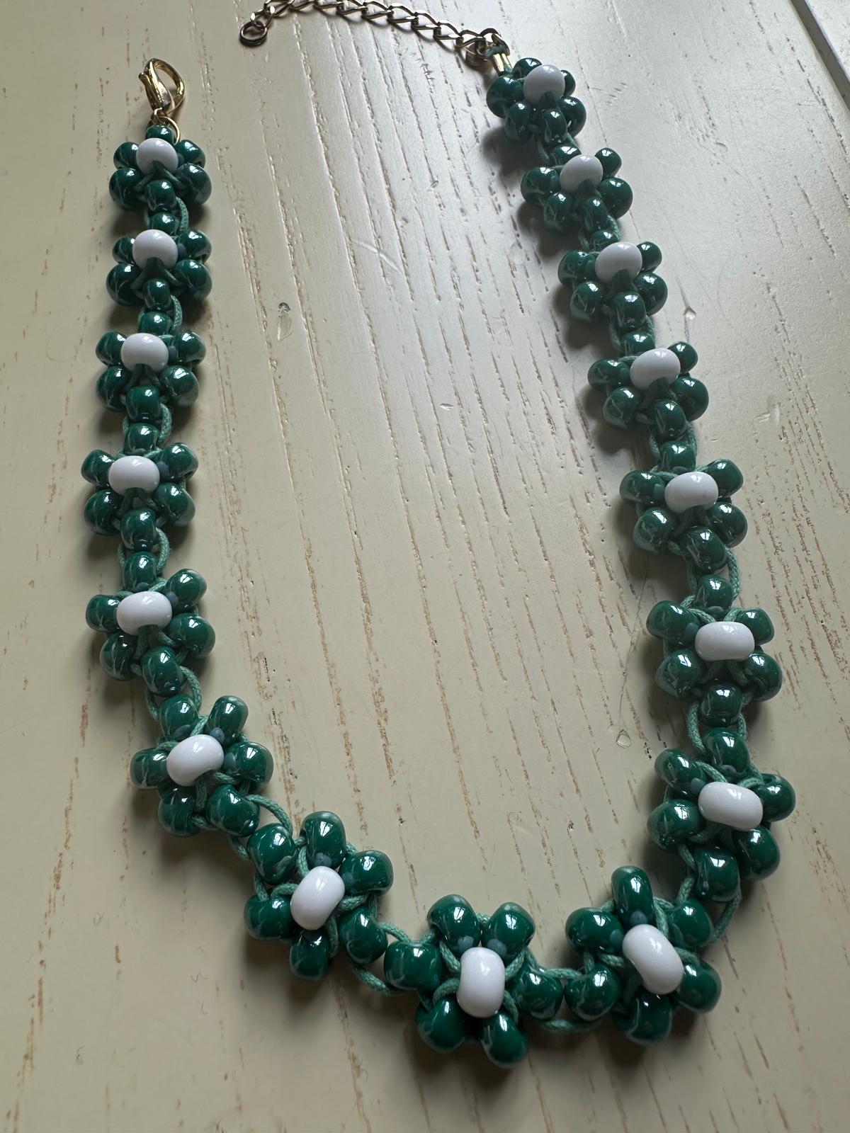 Collana Blossom fatta a mano con perline di vetro di Boemia