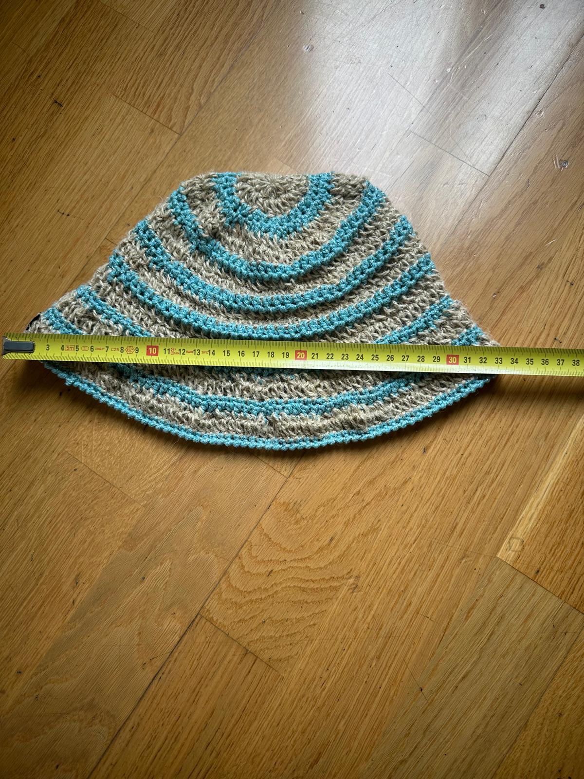 Cappello Laura fatto all'uncinetto in Juta, cotone e lurex