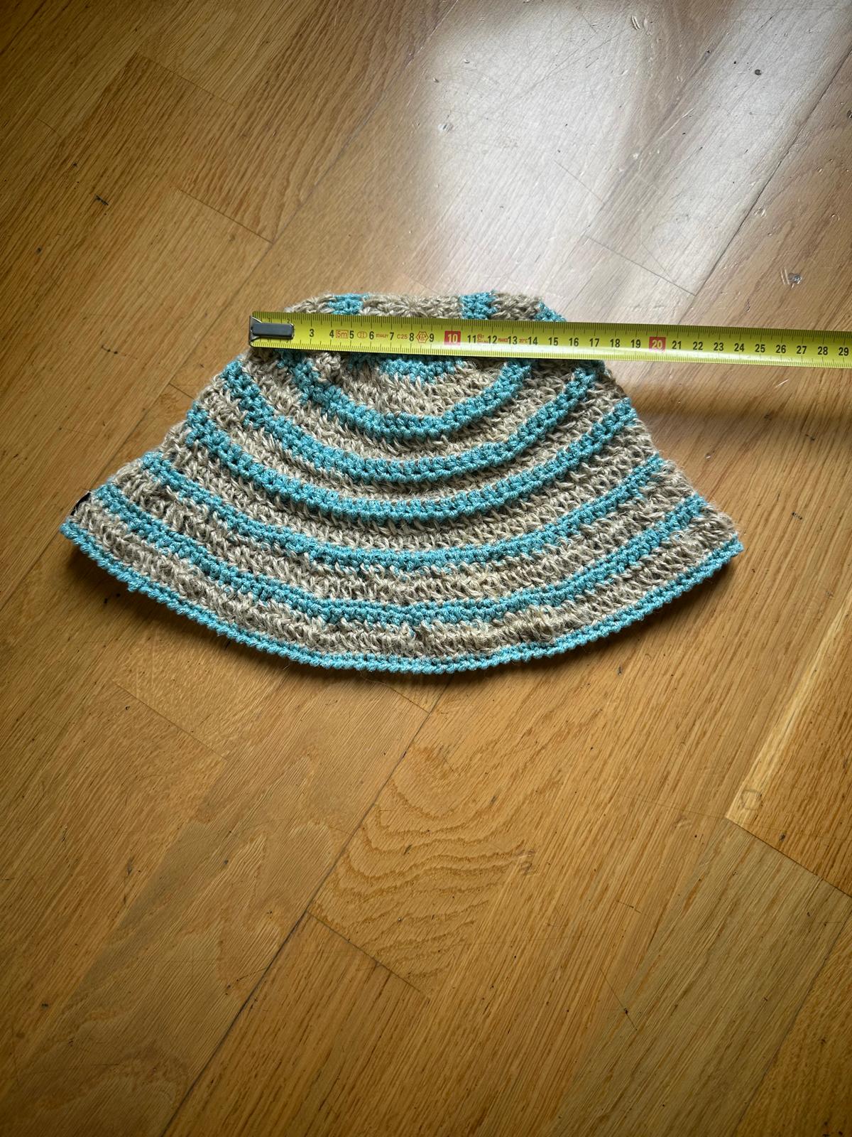 Cappello Laura fatto all'uncinetto in Juta, cotone e lurex