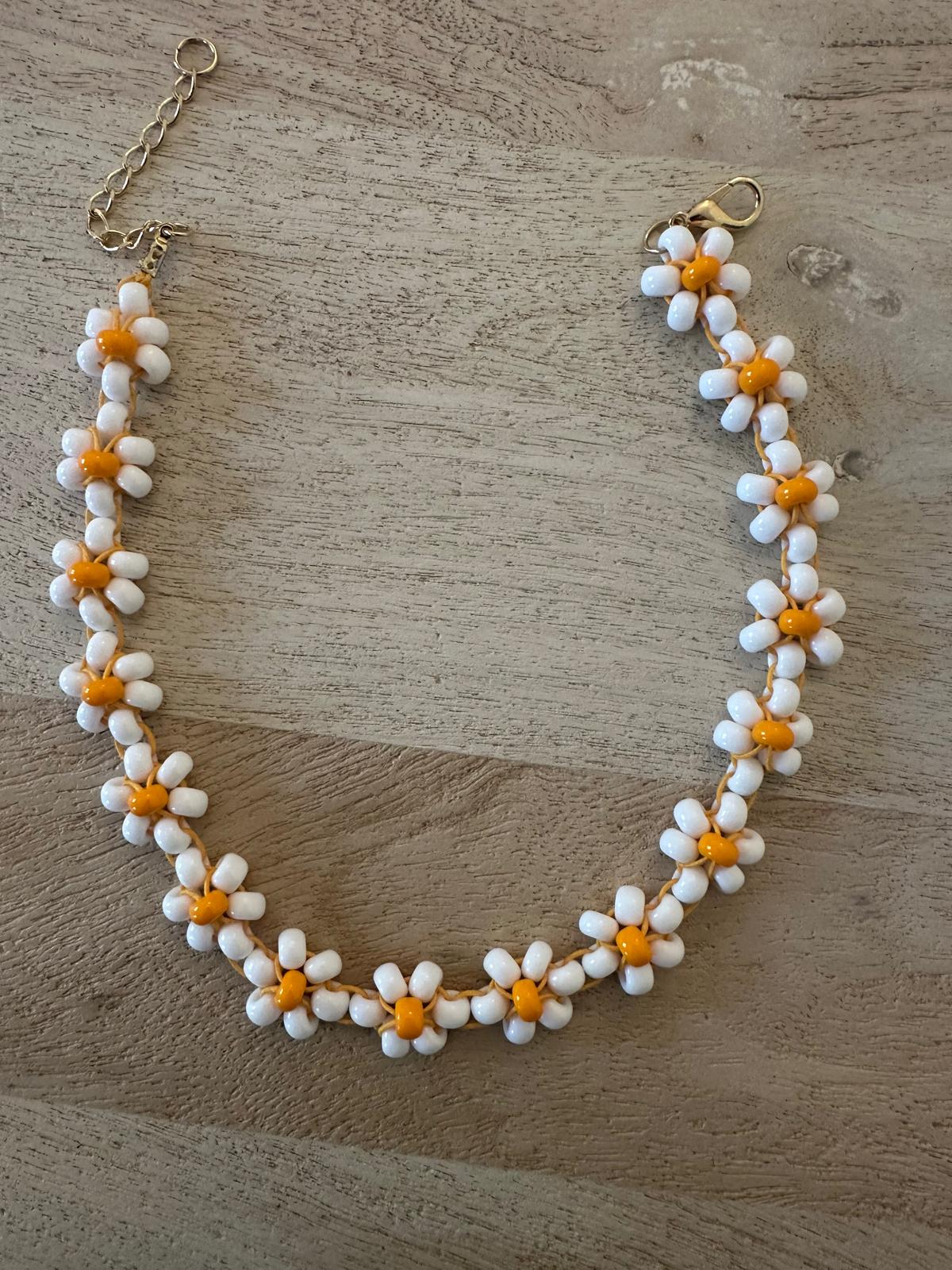 Collana Blossom fatta a mano con perline di vetro di Boemia