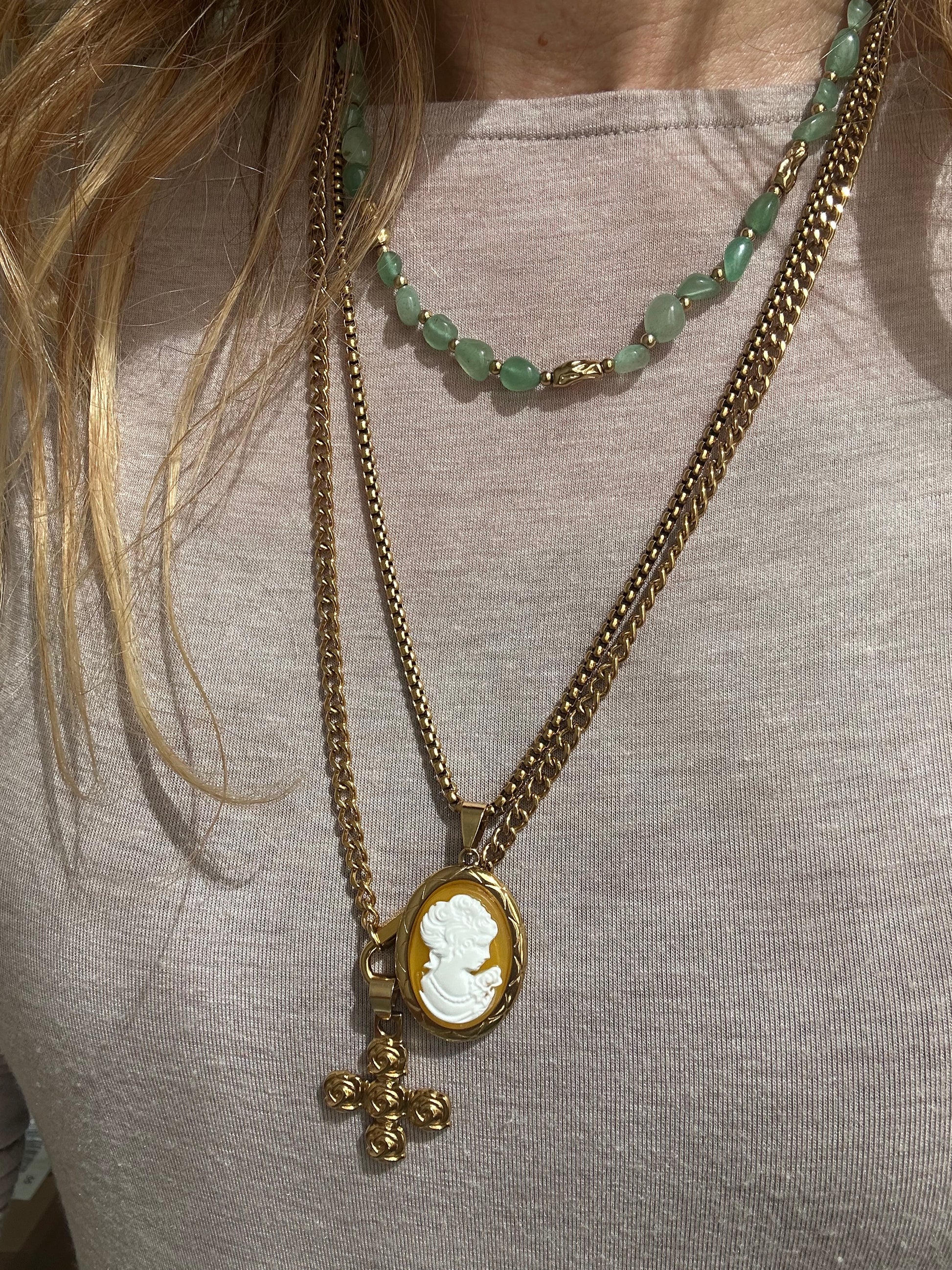 Ciondolo "Cameo" in acciaio inossidabile placcato oro 18K