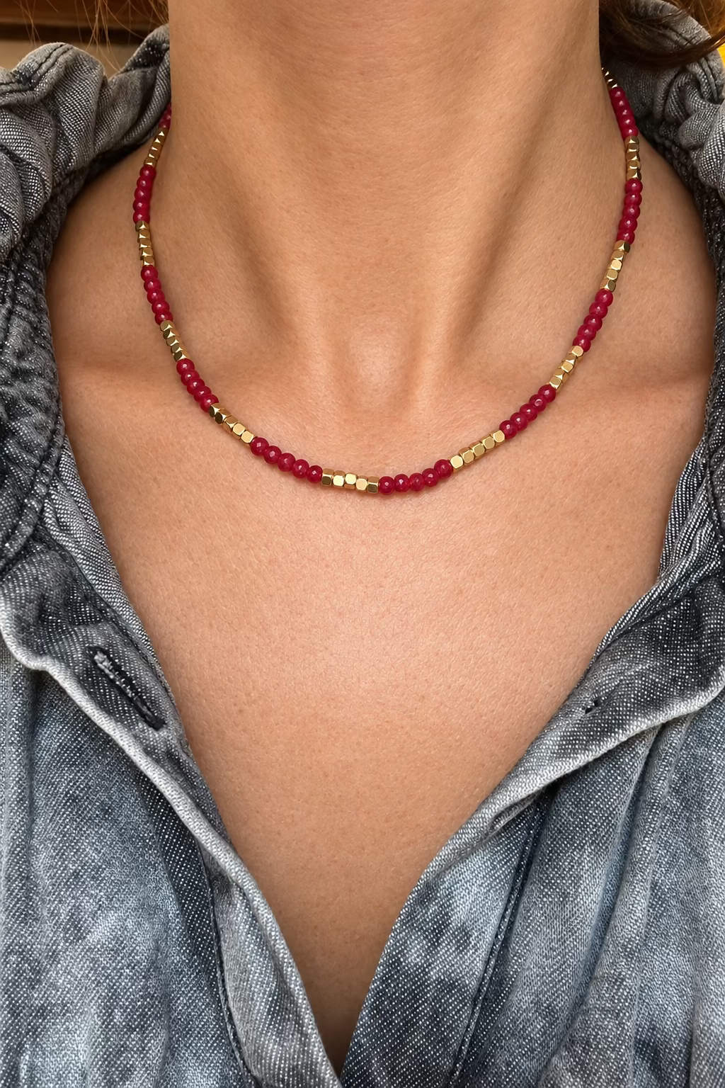 Collana in acciaio inossidabile e perline in pietra naturale "Sassolino"