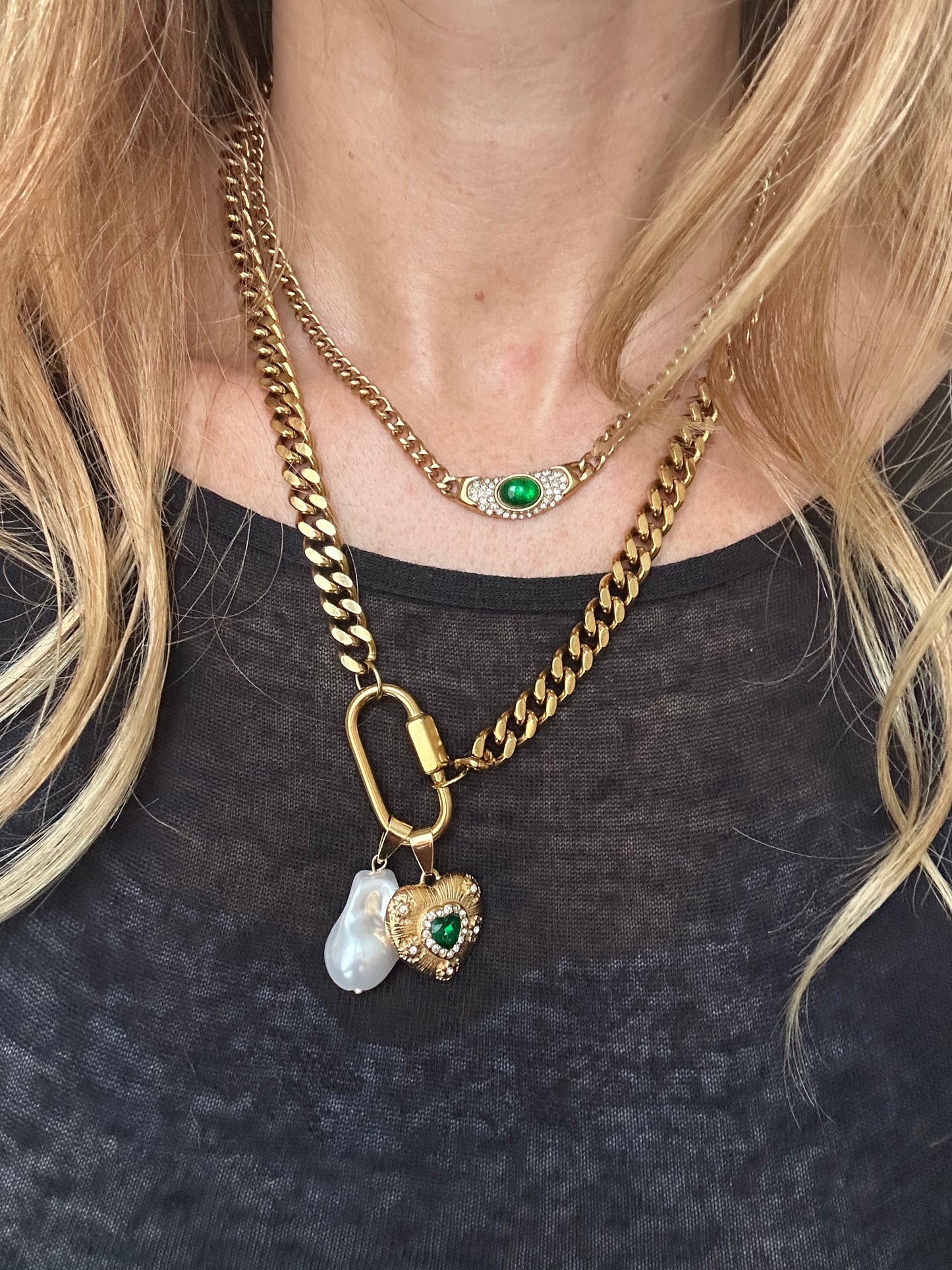 Ciondolo in acciaio inossidabile e perla barocca "Sciccheria"