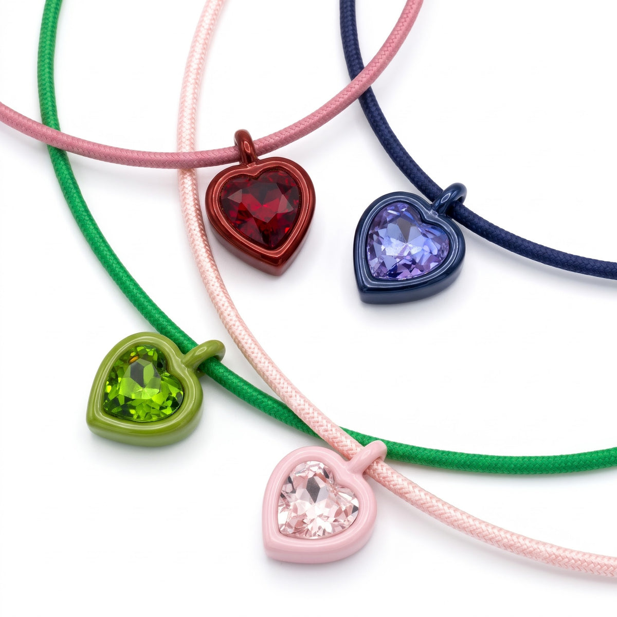 Collana magnetica e ciondolo in ottone smaltato "Amelia"