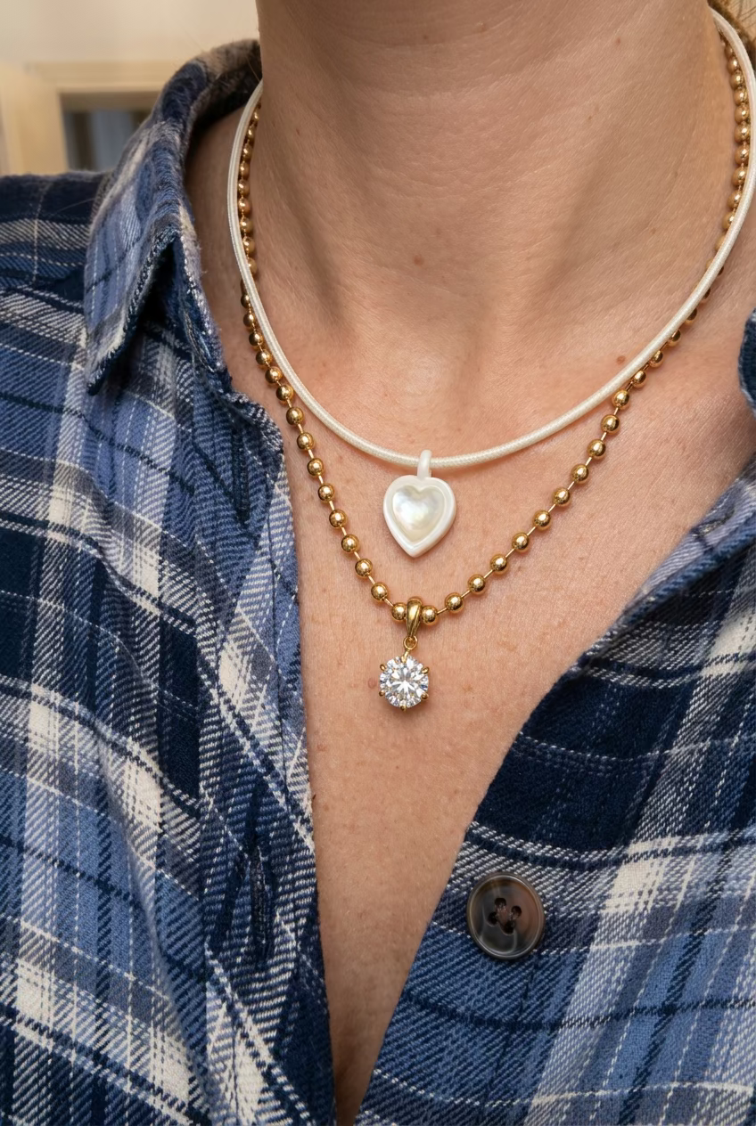 Collana magnetica e ciondolo in ottone smaltato "Amelia"