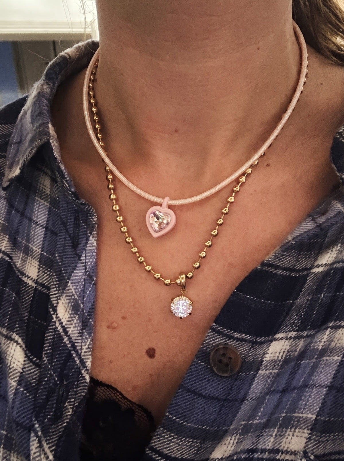 Collana magnetica e ciondolo in ottone smaltato "Amelia"