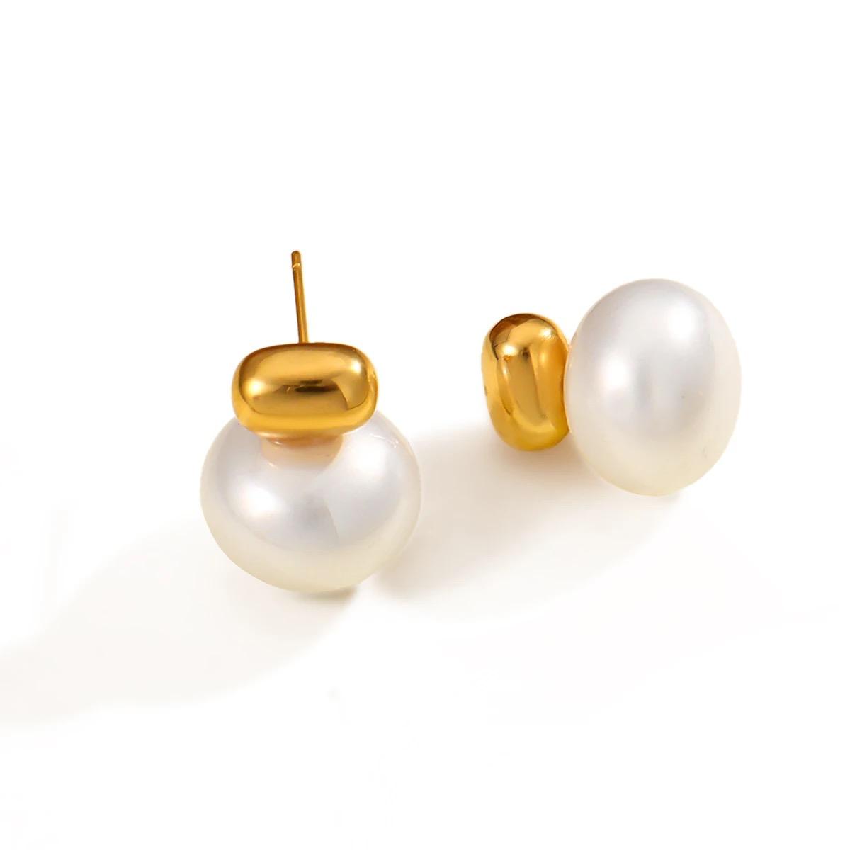 Orecchini in acciaio inossidabile e perle anallergici e waterproof "BonBon"