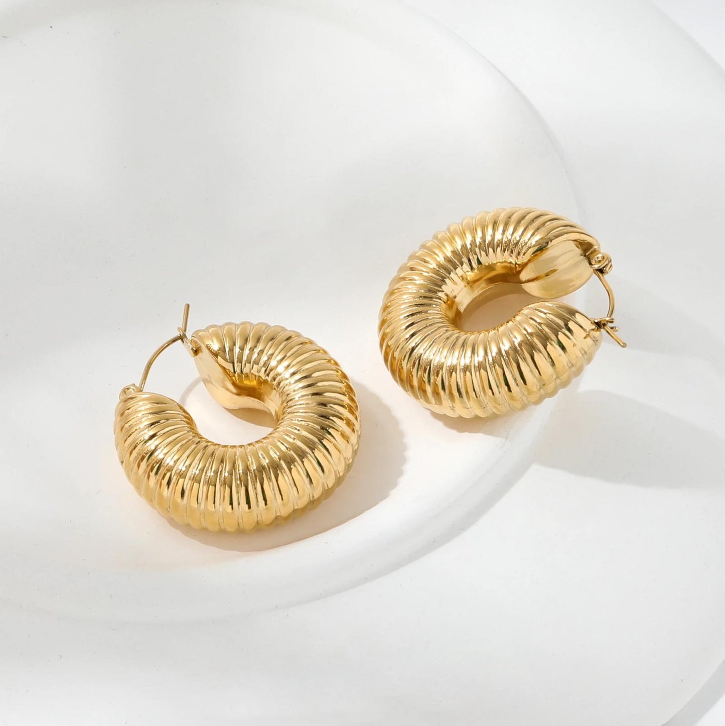 Orecchini in acciaio inossidabile placcati oro 18K anallergici e waterproof "Brividi"