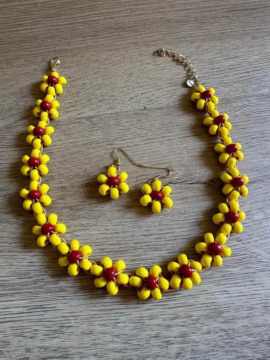 Collana Blossom fatta a mano con perline di vetro di Boemia