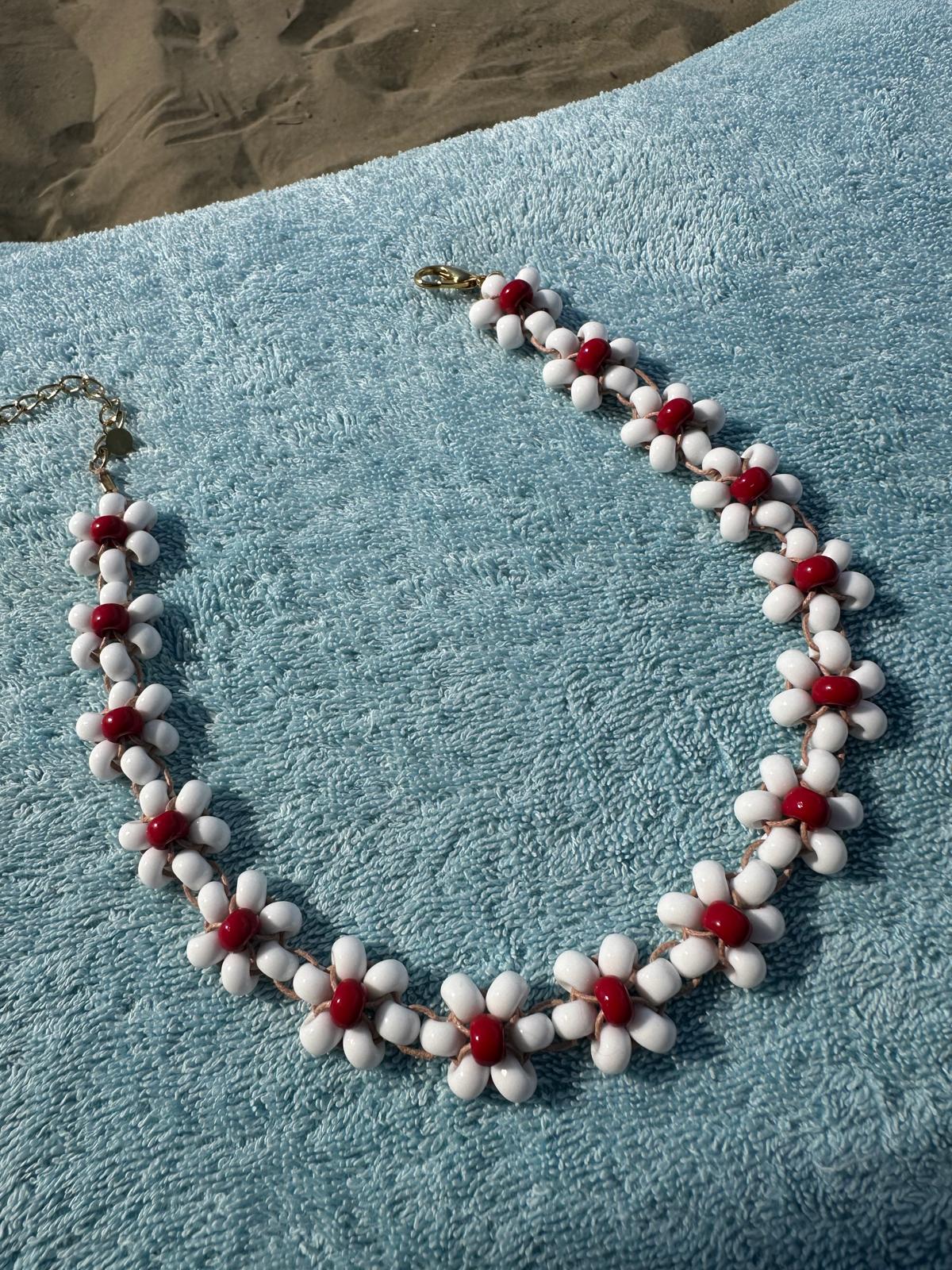 Collana Blossom fatta a mano con perline di vetro di Boemia