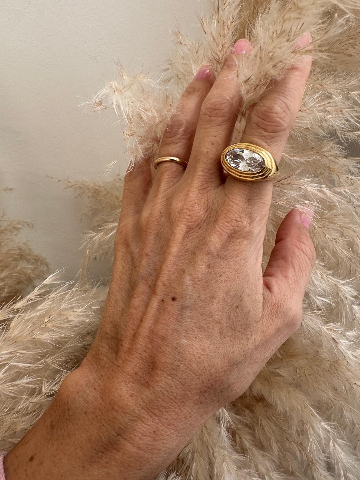 Anello in acciaio inossidabile e zircone anallergico e waterproof "Queen"