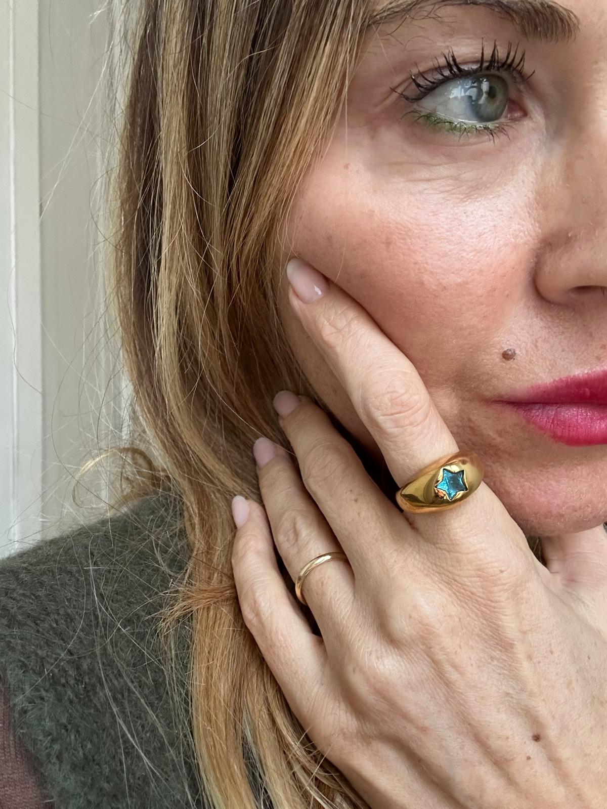 Anello in acciaio inossidabile e zirconi, anallergico e waterproof placcato oro 18K "Stellina"