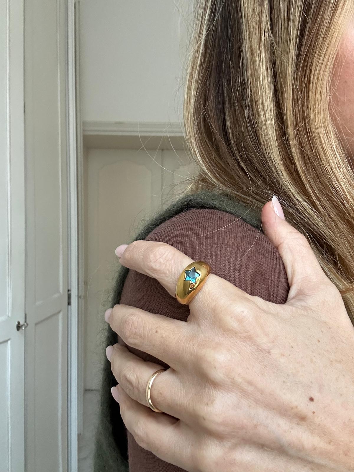 Anello in acciaio inossidabile e zirconi, anallergico e waterproof placcato oro 18K "Stellina"