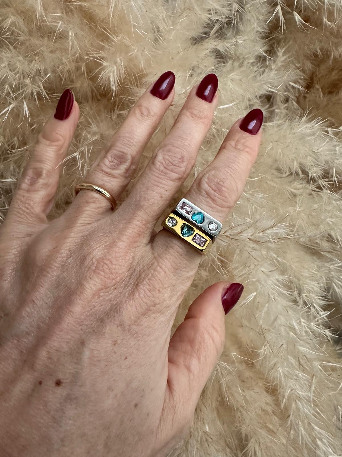 Anello in acciaio inossidabile e zirconi, anallergico e waterproof placcato oro 18K "Tornado"