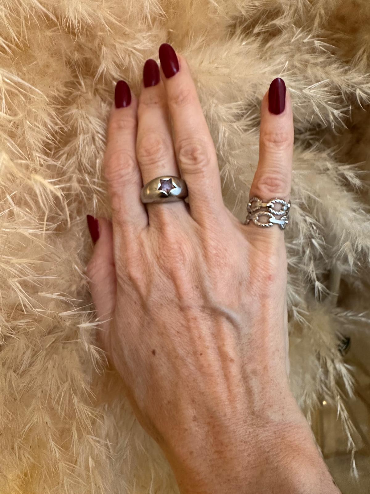 Anello da mignolo regolabile, anallergico e waterproof placcato oro 18K "Spillo"