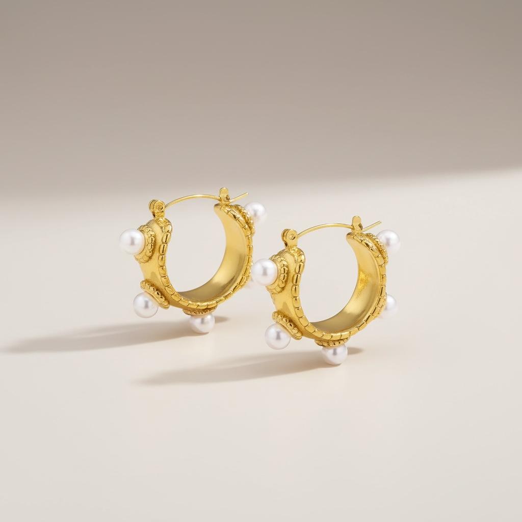 Orecchini in acciaio inossidabile anallergici e waterproof placcati oro 18K "Clara"