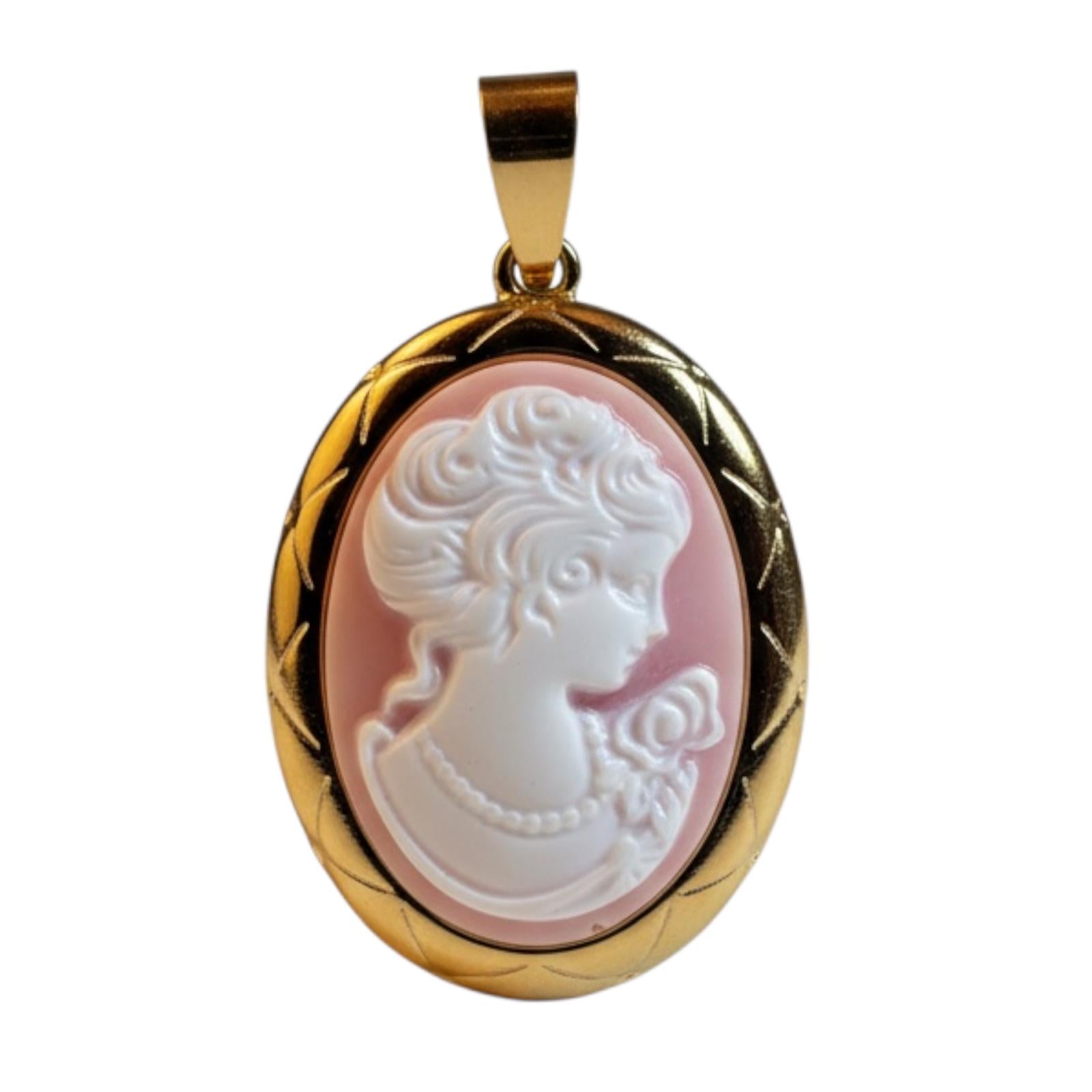Ciondolo "Cameo" in acciaio inossidabile placcato oro 18K