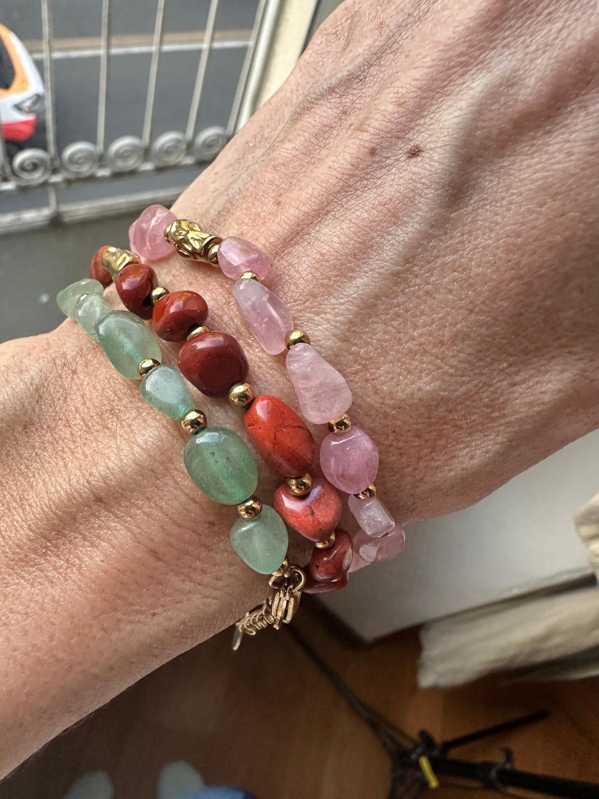Bracciale con perle di pietra dura, vetro e cordino in lurex "Blush"