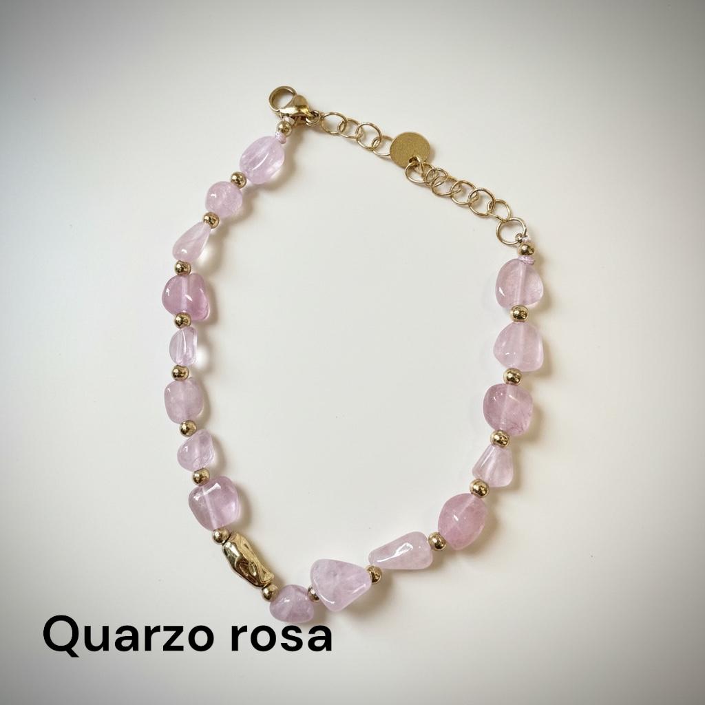 Bracciale con perle di pietra dura, vetro e cordino in lurex "Blush"
