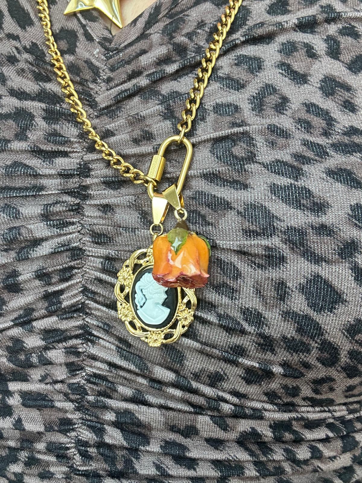 Ciondolo in acciaio inossidabile placcato oro 18K "Cameo Black"