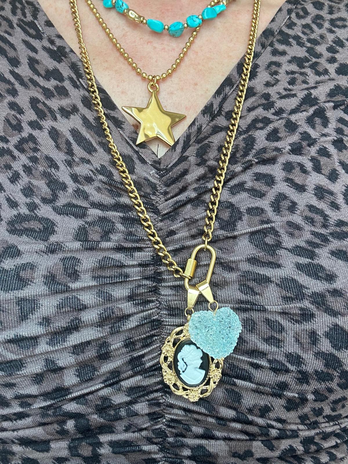 Ciondolo in acciaio inossidabile placcato oro 18K "Cameo Black"