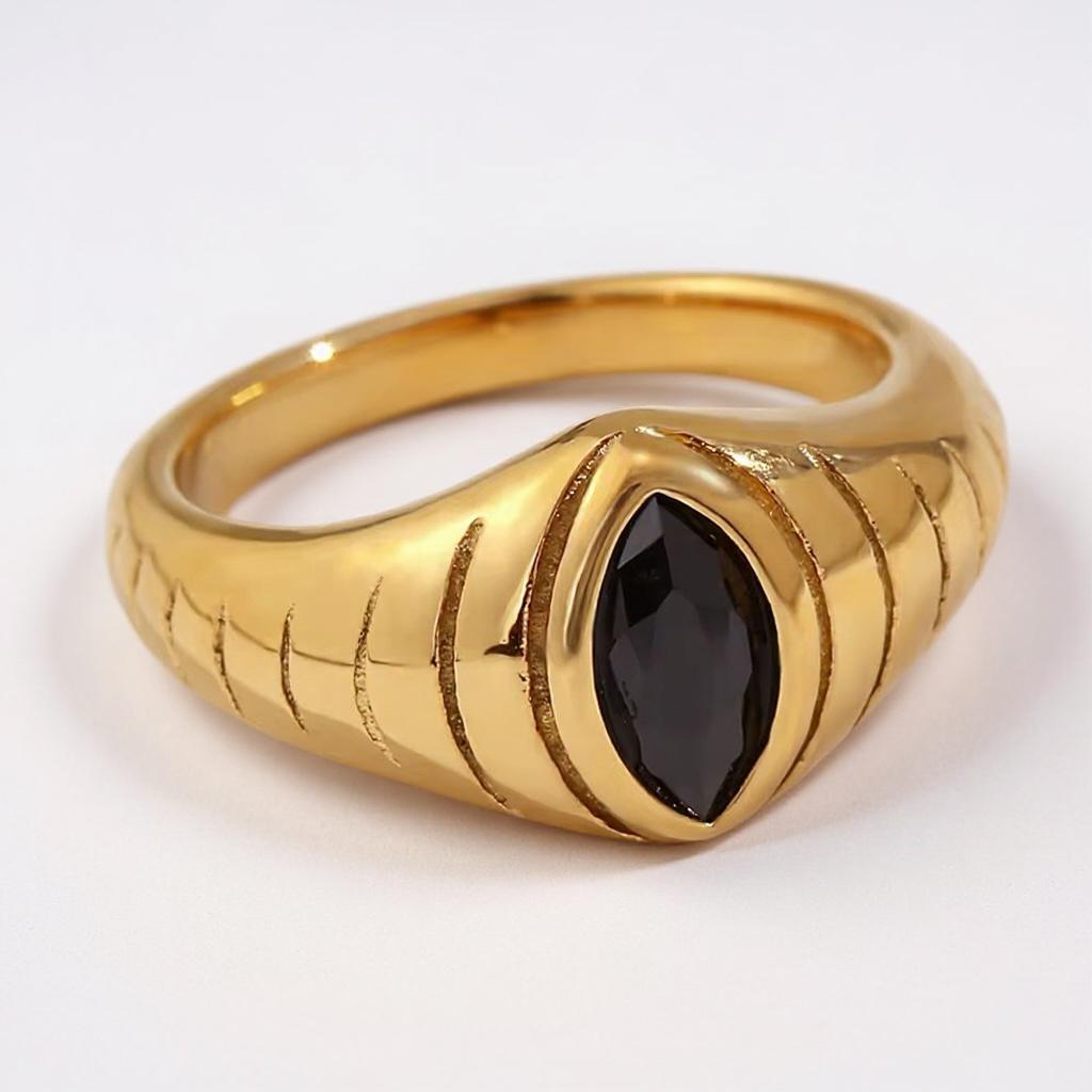 Anello in acciaio inossidabile e zircone anallergico e waterproof "Carmilla"