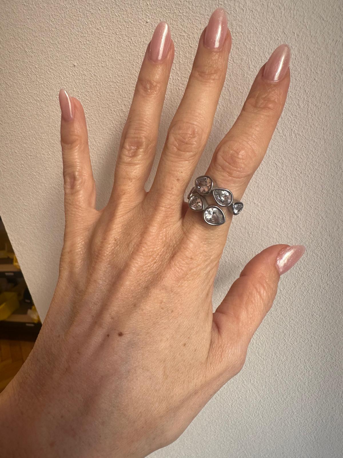 Anello in acciaio inossidabile e zirconi, anallergico e waterproof placcato oro 18K "Ghiaccio"