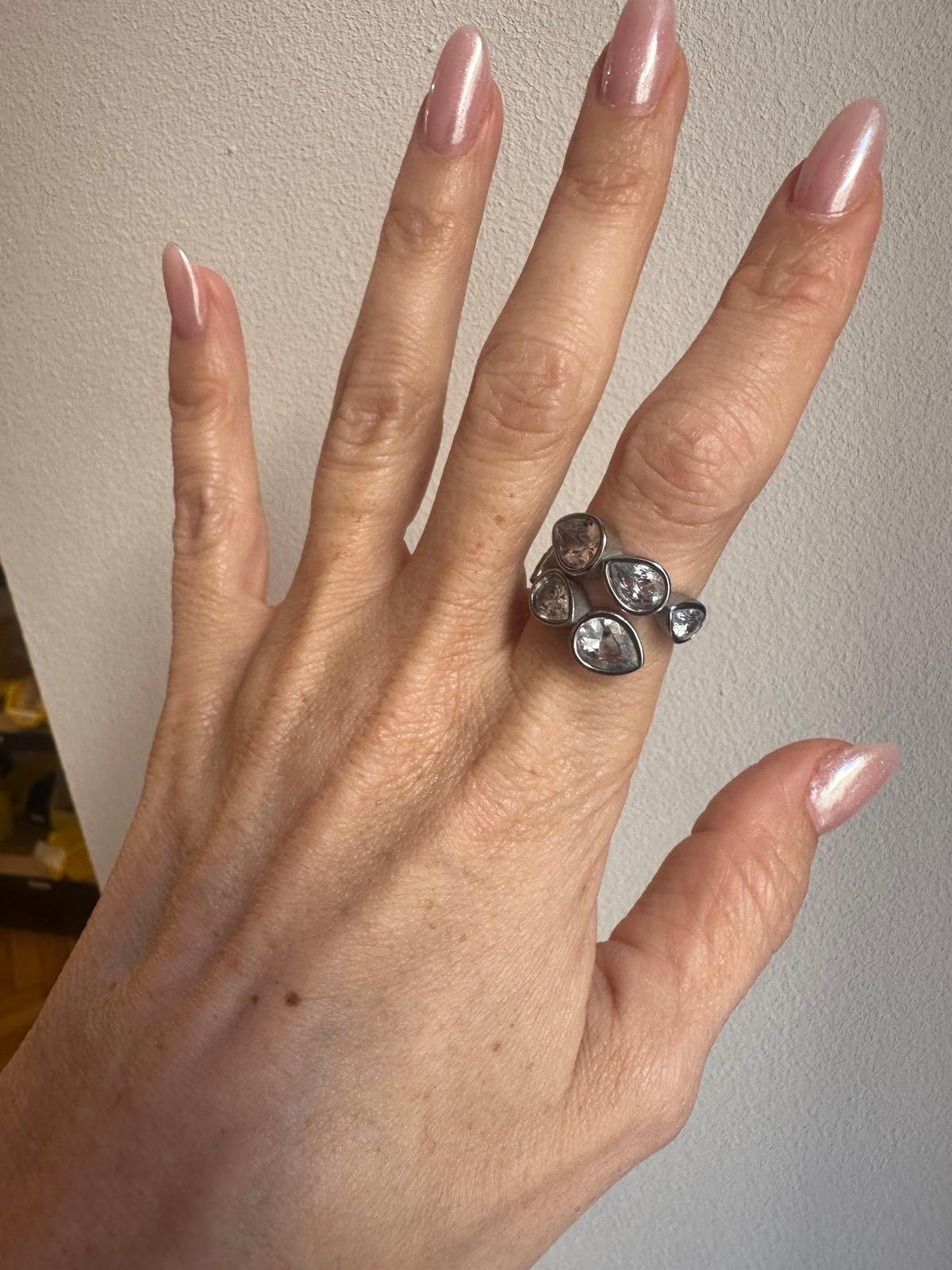 Anello in acciaio inossidabile e zirconi, anallergico e waterproof placcato oro 18K "Ghiaccio"