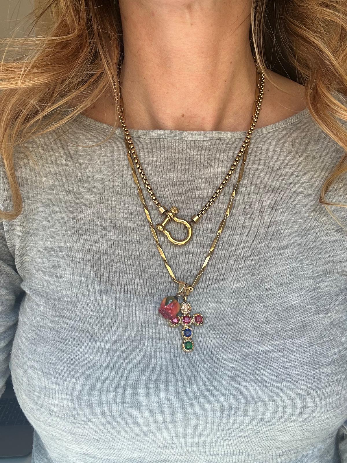 Ciondolo in acciaio inossidabile placcato oro 18k e zirconi "Maddalena"