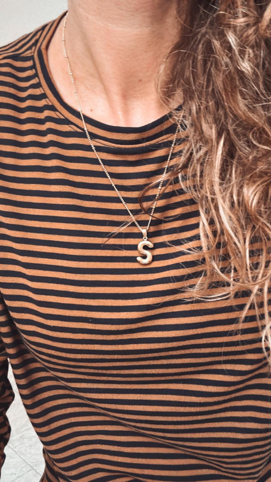 Ciondolo/Collana in acciaio inossidabile anallergica e waterproof "Letterina"