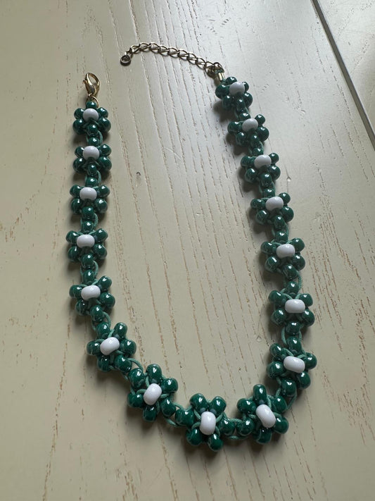 Collana Blossom fatta a mano con perline di vetro di Boemia