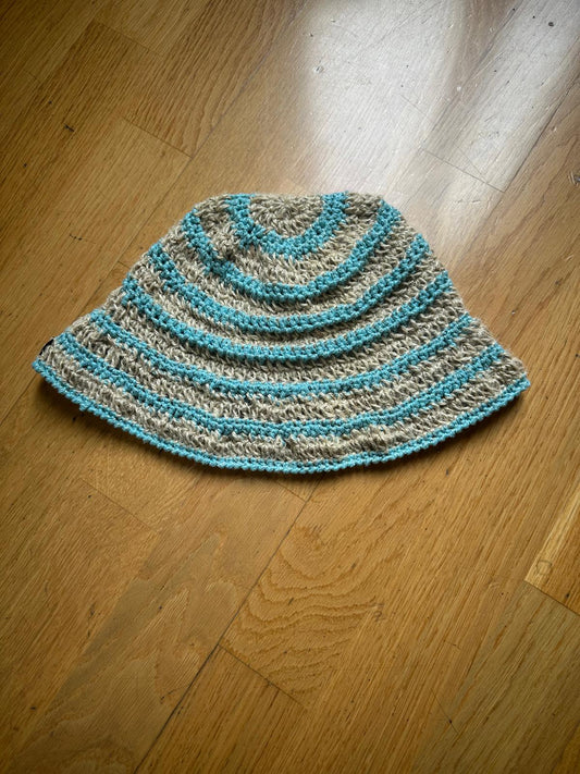 Cappello Laura fatto all'uncinetto in Juta, cotone e lurex