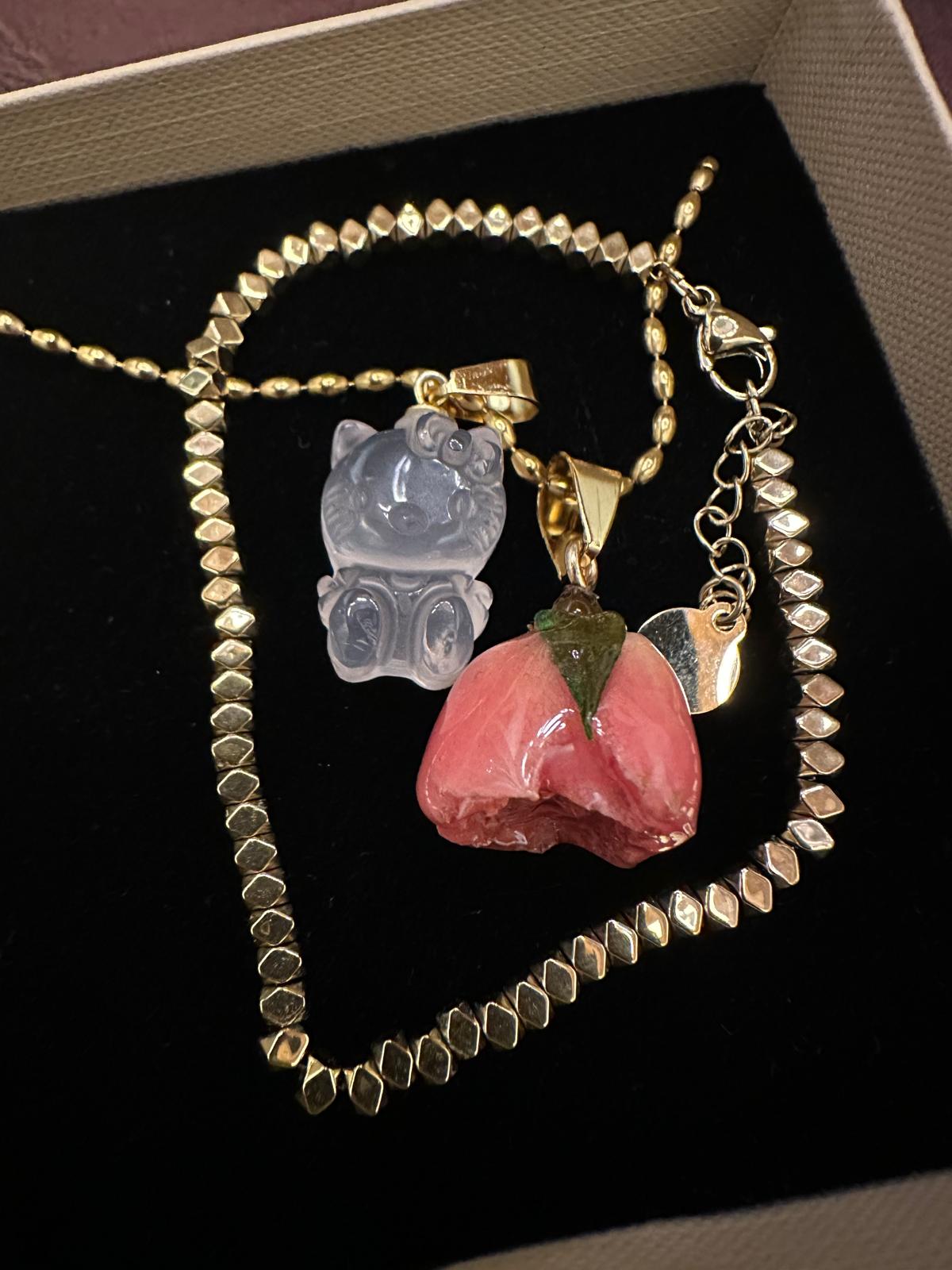 Ciondolo "Bocciolo" un vero bocciolo di rosa essicato e resinato