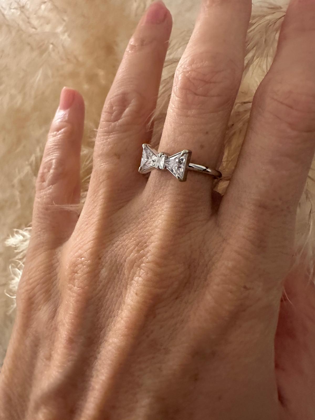 Anello in acciaio inossidabile e zircone anallergico e waterproof "Fiocco"