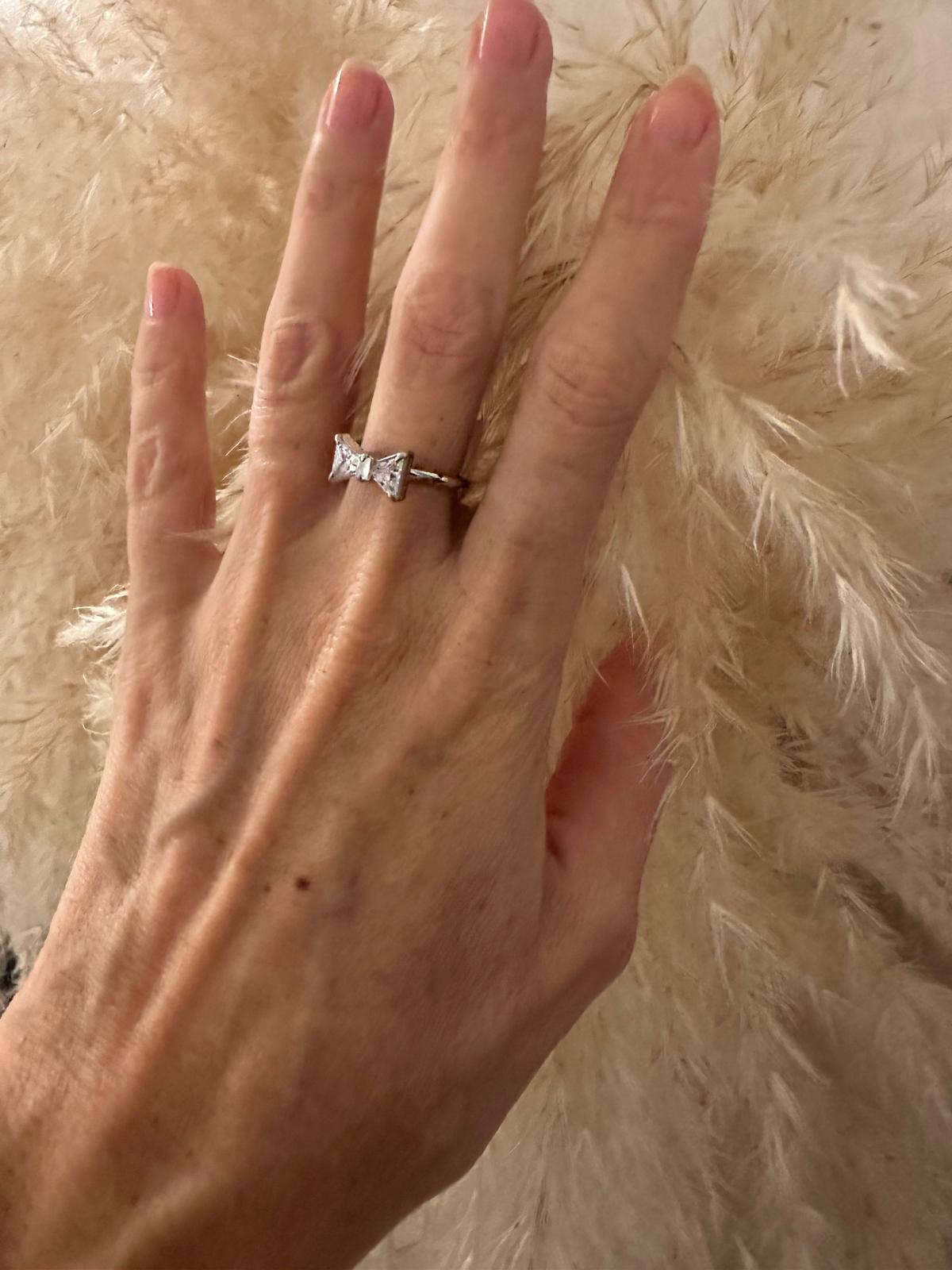 Anello in acciaio inossidabile e zircone anallergico e waterproof "Fiocco"