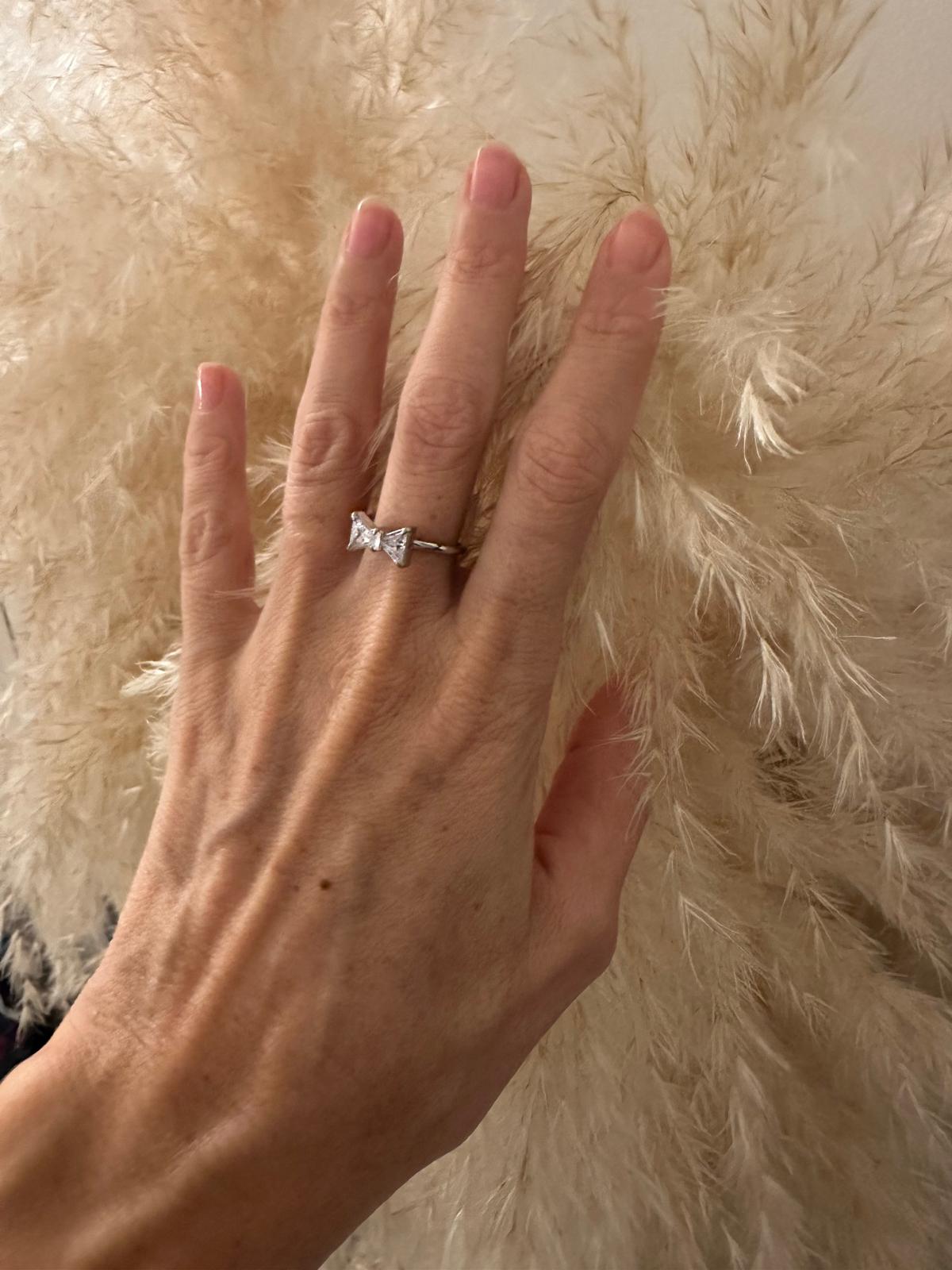 Anello in acciaio inossidabile e zircone anallergico e waterproof "Fiocco"