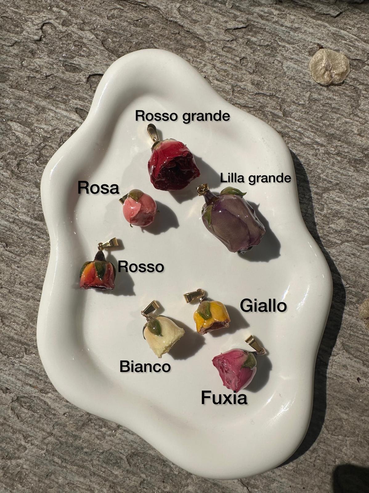 Ciondolo "Bocciolo" un vero bocciolo di rosa essicato e resinato