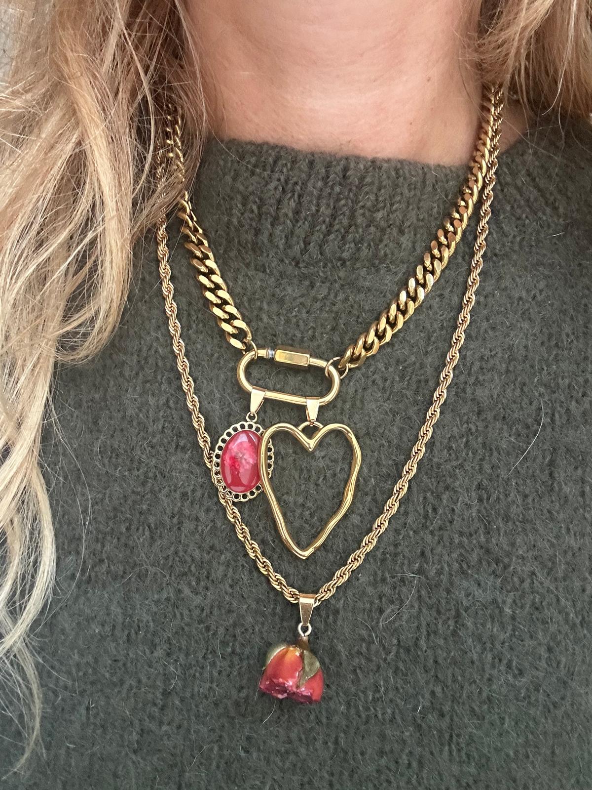 Ciondolo "Bocciolo" un vero bocciolo di rosa essicato e resinato