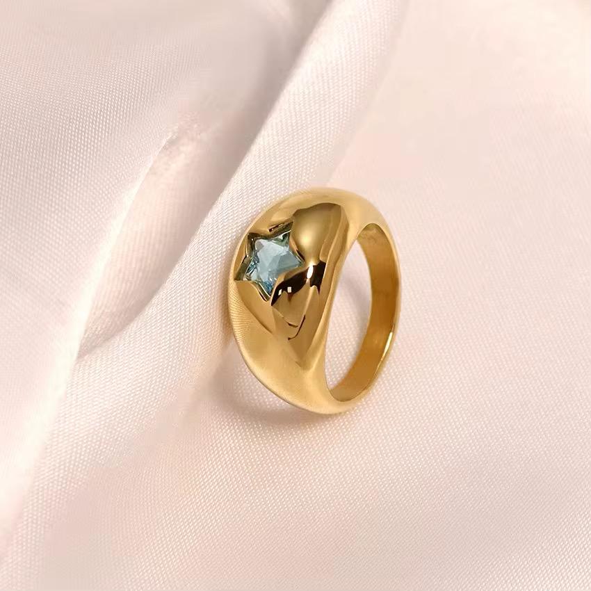 Anello in acciaio inossidabile e zirconi, anallergico e waterproof placcato oro 18K "Stellina"