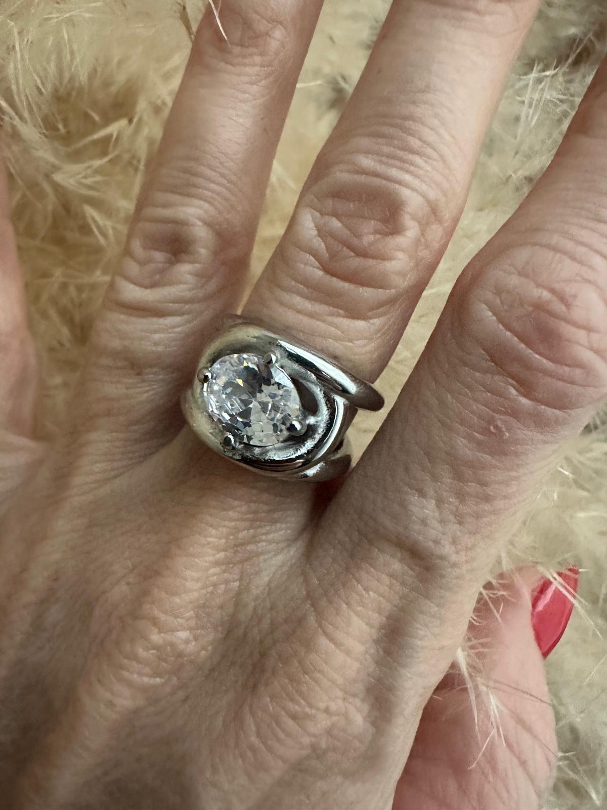 Anello in acciaio inossidabile e zircone anallergico e waterproof "Attimo"
